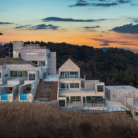 Taean Oaten Pool Villa Exterior photo